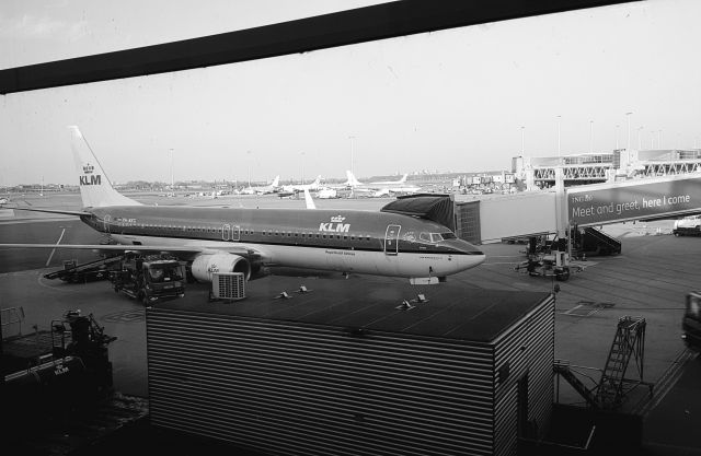 Boeing 737-800 (PH-BXG) - Amsterdam Airport Schiphol.Stand D-36.