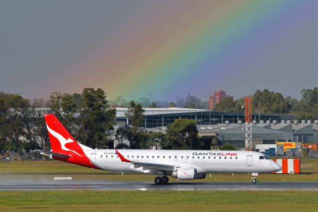 Embraer ERJ-190 (VH-UZH) - ADELAIDE AIRPORT, SATURDAY MAY 28, 2022