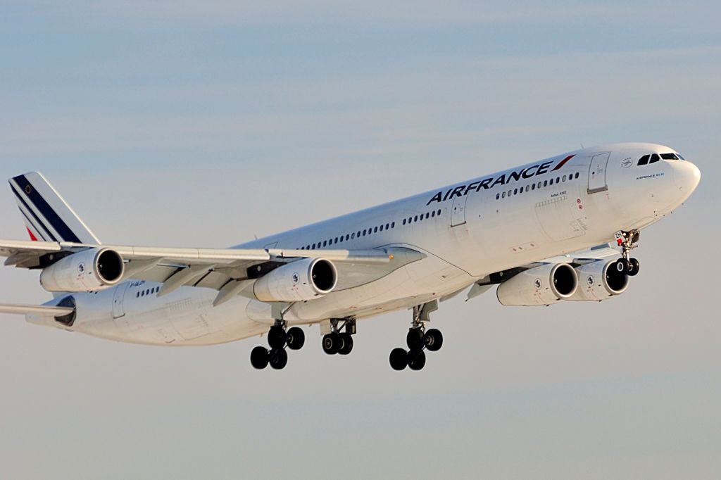 Airbus A340-300 (F-GLZH)