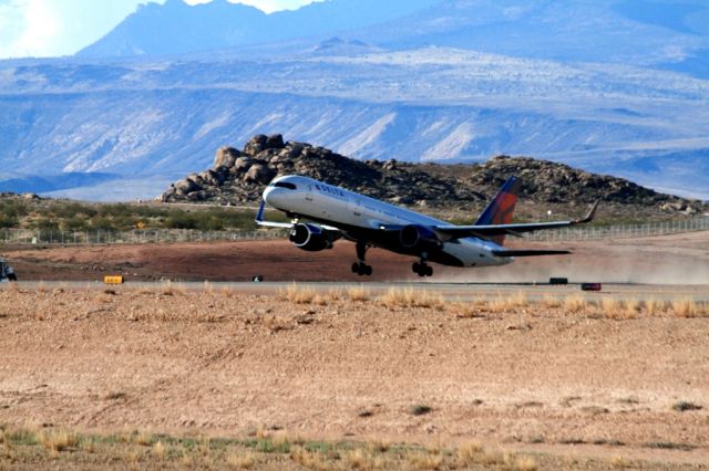 Boeing 757-200 (N900PC) - Departing RWY 19 en route to KSLC on 24 July 2014 (Charter Flight)