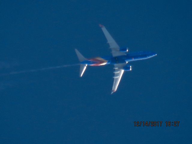 Boeing 737-800 (N8642E)