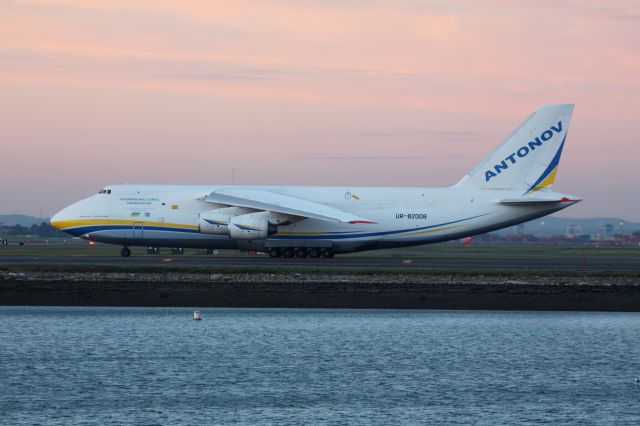 Antonov An-124 Ruslan (UR-82008)