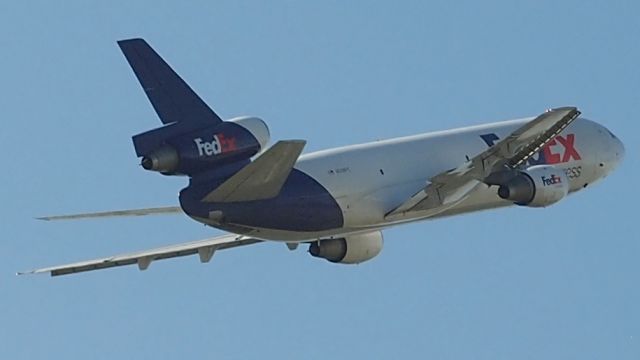 McDonnell Douglas DC-10 (N550FE) - Departing 36L