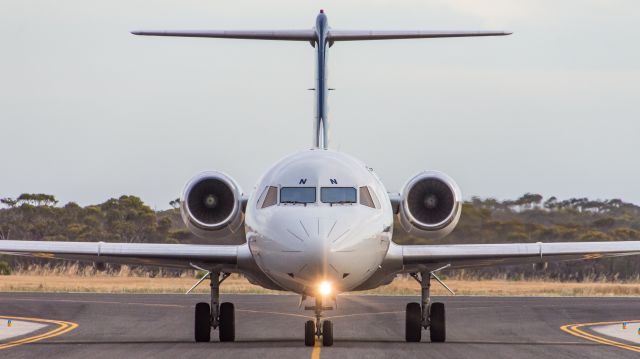 Fokker 100 (VH-XKN)