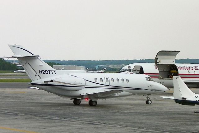 Hawker 1000 (N207TT) - Arriving after a quick flight over from BTV. June 25, 2013