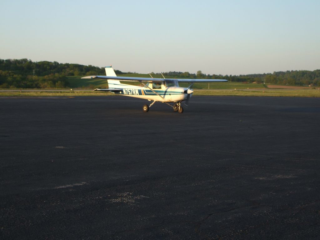 Cessna 152 (N757RW) - Taxiing after full-stop landing.