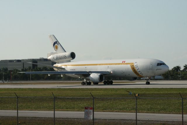 McDonnell Douglas DC-10 (N305FE)