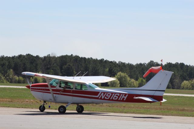 Cessna Skyhawk (N9161H) - C172, this one is always flying around KAHN