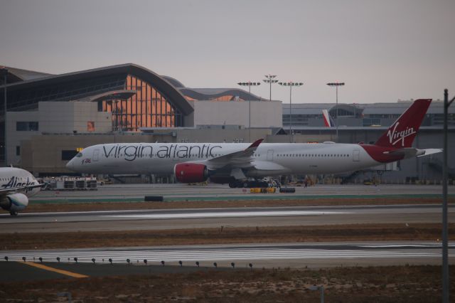 Airbus A350-1000 (G-VRNB)