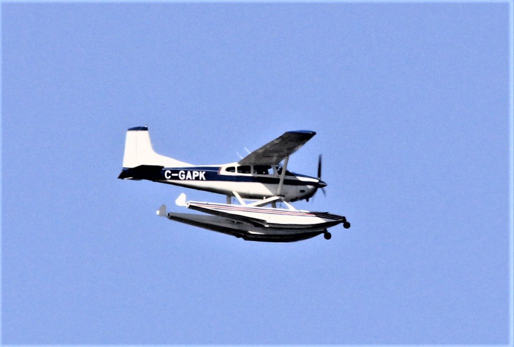 C-GAPK — - C-GAPK CESSNA  A 185 F AVIATION DPKM INC survolant le fleuve St-LAURENT à LAVALTRIE QC. le 25-05-2022 à 17:03