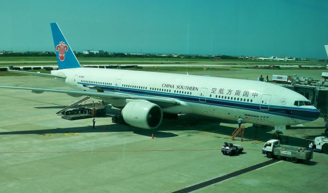 Boeing 777-200 (B-2055) - China Southern 777-21B/ER B-2055 at Taipei (TPE) on May 25, 2013.