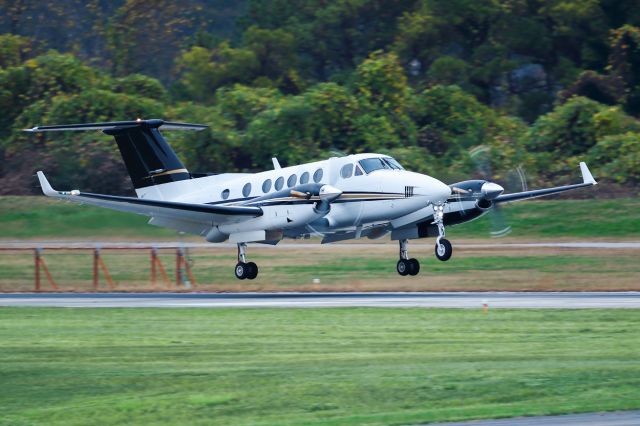 Beechcraft Super King Air 200 (N197AS) - N197As is a 1997 Beechcraft King Air B200 seen here about to touch down at Atlanta's PDK executive airport. I shot this with a Canon 500mm lens. Camera settings were 1/250, F4, ISO 250. Please check out my other photography. Votes and positive comments are always appreciated. Questions about this photo can be sent to Info@FlewShots.com