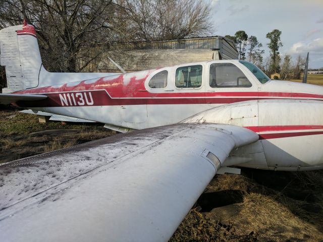 Beechcraft Twin Bonanza (N113U)