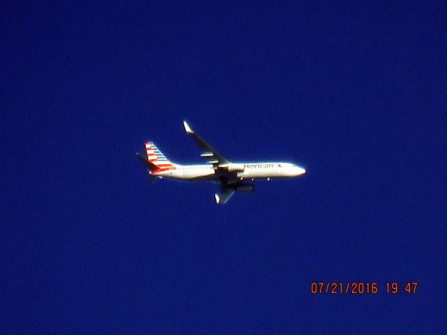 Boeing 737-800 (N833NN)