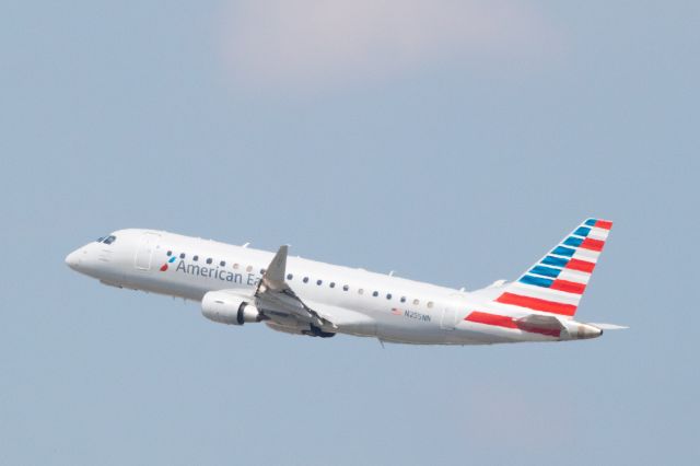 Embraer 170/175 (N255NN) - 2020-07-22br /ENY3303 KEWR-KORD