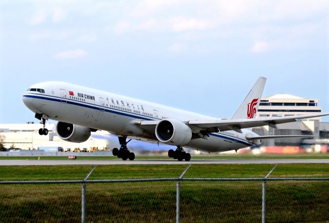 BOEING 777-300 (B-2031) - Take-off on 24L, October 11, 2015