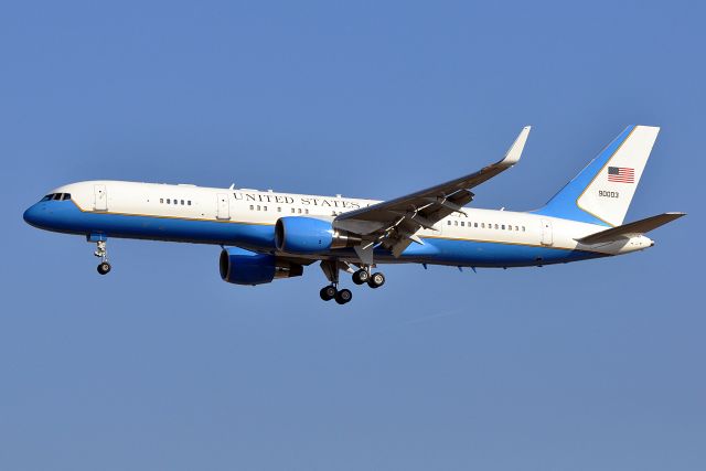 Boeing 757-200 (99-0003) - C-32A USAF (Air Force One backup, Obama-Medvedev "START" summit in Prague, April 8, 2010)