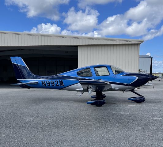 Cirrus SR-22 (N992M) - parked at Paragon Flight School