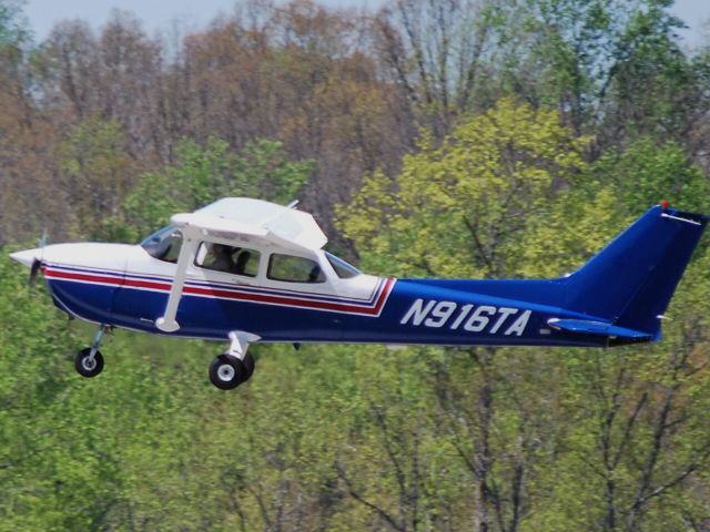 Cessna Skyhawk (N916TA) - ATP AIRCRAFT 4 LLC - Departing 20 - 4/6/11