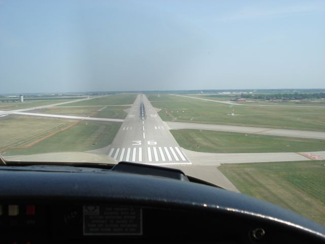 Piper Cherokee (N9463W) - Landing at (KFAR) Fargo, ND