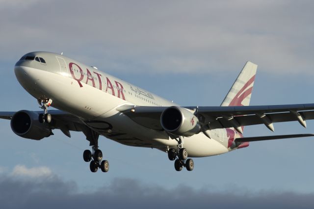 Airbus A330-200 — - QATAR, A332, on short finals.