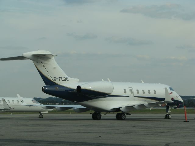 Bombardier Challenger 300 (C-FLDD) - Bombardier Challenger 300