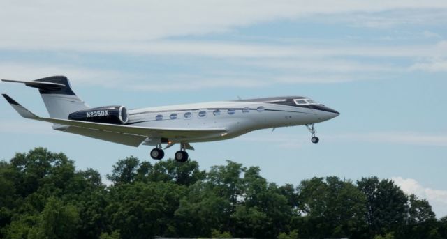 Gulfstream Aerospace Gulfstream G650 (N235DX) - On final is this 2018 Gulfstream GVI in the Summer of 2020.