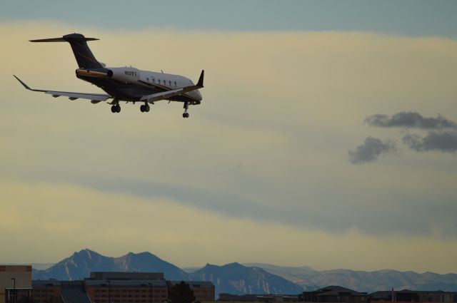 Canadair Challenger 350 (N591FX)