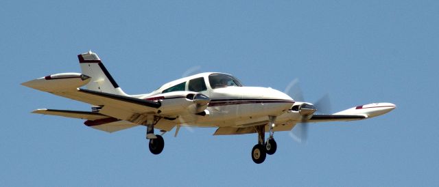 Cessna 310 (N400DP)