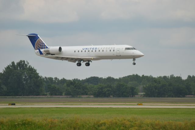 Canadair Regional Jet CRJ-200 (N929EV) - N929EV on Final to Runway 15 in Sioux Falls SD on 6-12-15