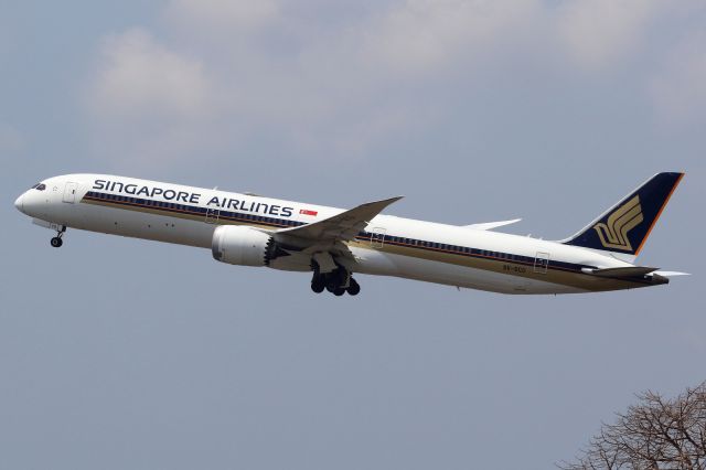 BOEING 787-10 Dreamliner (9V-SCO)