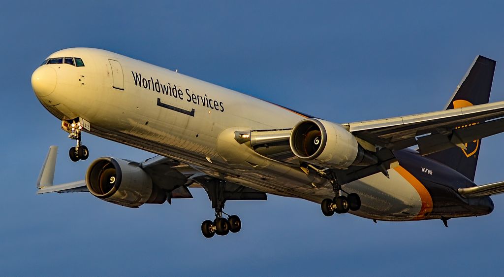 BOEING 767-300 (N312UP) - N312UP United Parcel Service (UPS) 1996 Boeing 767-34AF(ER) s/n 27763 - McCarran International Airport (KLAS)br /October 21, 2021br /Photo: TDelCoro br /(Harry Reid Intl - LAS)