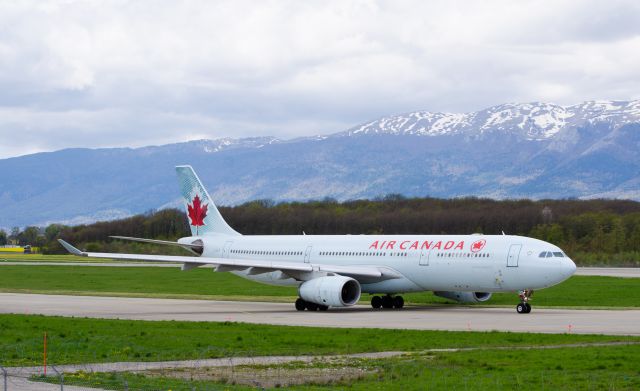 Airbus A330-300 (C-GFAF)