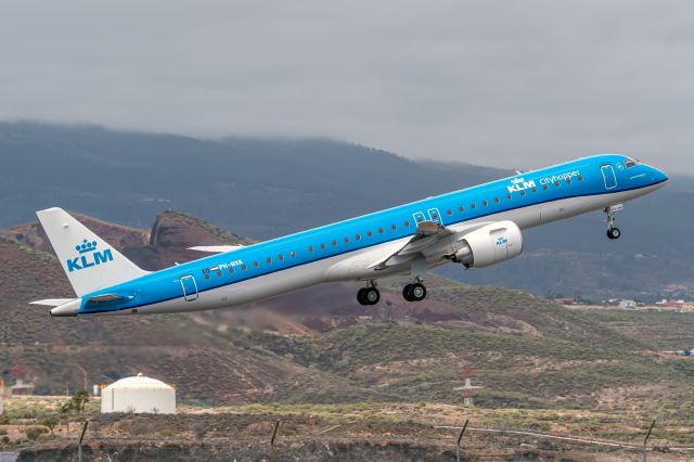 EMBRAER ERJ-190-400 (PH-NXK) - Delivery Flight To KLM