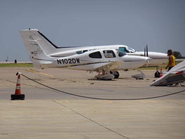 Cirrus SR-22 (N102DW)