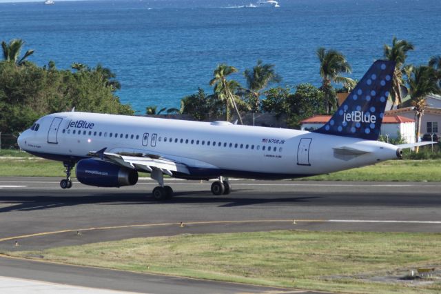 Airbus A320 (N706JB)