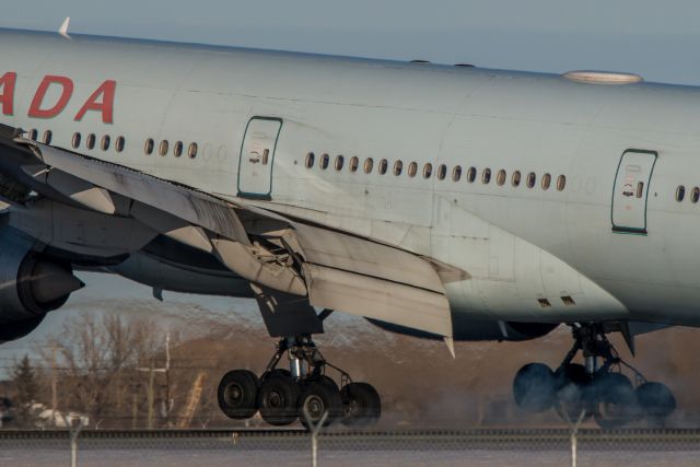 BOEING 777-300ER (C-FIVR)