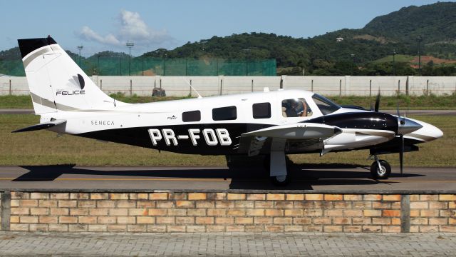 Piper Seneca (PR-FOB)