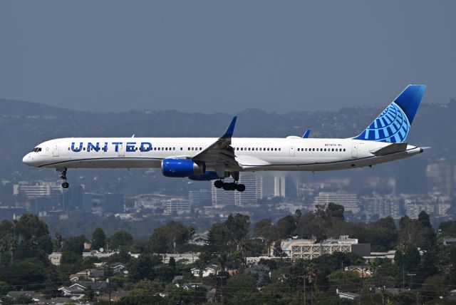 BOEING 757-300 (N57870)