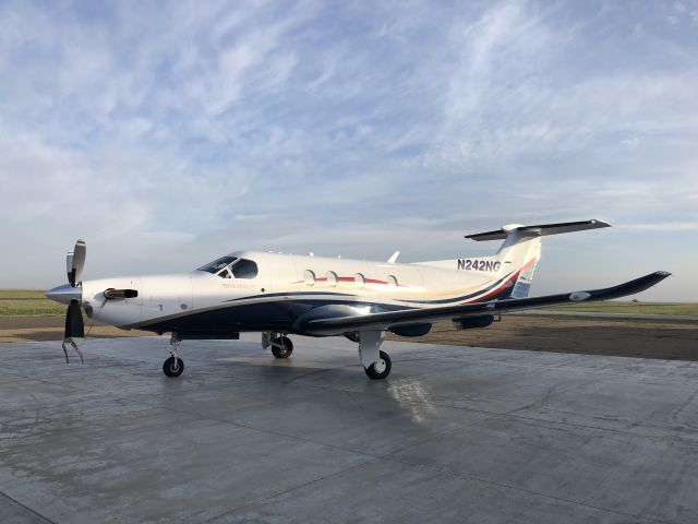 Pilatus PC-12 (N242NG) - Getting ready for a flight 