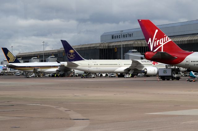 Boeing 787-9 Dreamliner (HZ-ARE) - Competing planes, B789 and A359 seen next to each other on T2 at Manchester.