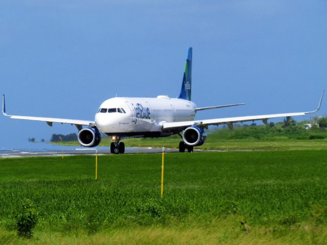 Airbus A321 (N954JB)