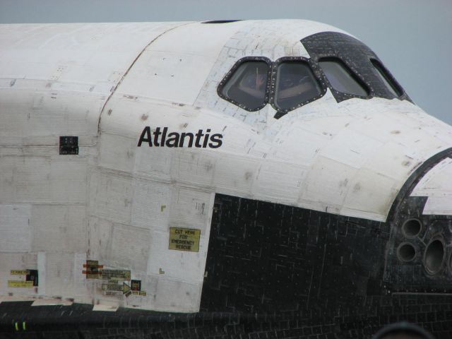 BOEING 737-300 (ELL104) - Atlantis last Roll in to the OPF after STS135 for decommissioning taken in from of High Bay 3 at Kennedy Space Center