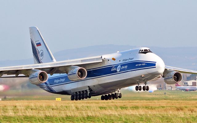 Antonov An-124 Ruslan (RA-82077) - volga-dnepr an-124-100 ra-82077 dep shannon for chicago 26/2/19.