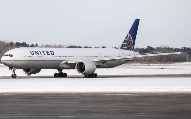 BOEING 777-300ER (N2645U) - A United 777-300 taxing out at BGR after diverting from Mumbai (BOM)!