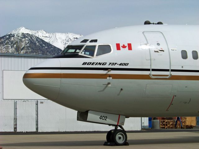 BOEING 737-400 (C-FLEJ)