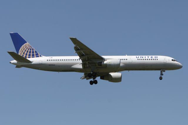 Boeing 757-200 (N503UA) - May 31, 2012 - coming to Washington Dulles