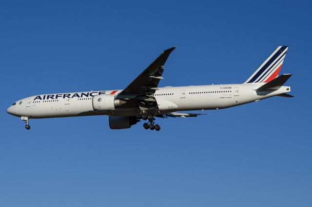 BOEING 777-300 (F-GSQM)