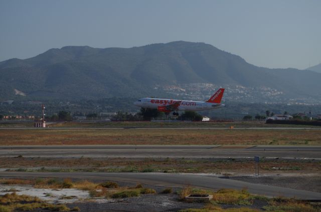 Airbus A320 (HB-JYD) - Landing from Basle-Mulhouse.