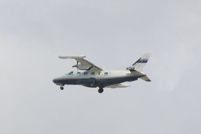 Mitsubishi MU-2 (N7HN) - N7HN on approach to Runway 32 at Sarasota-Bradenton International Airport